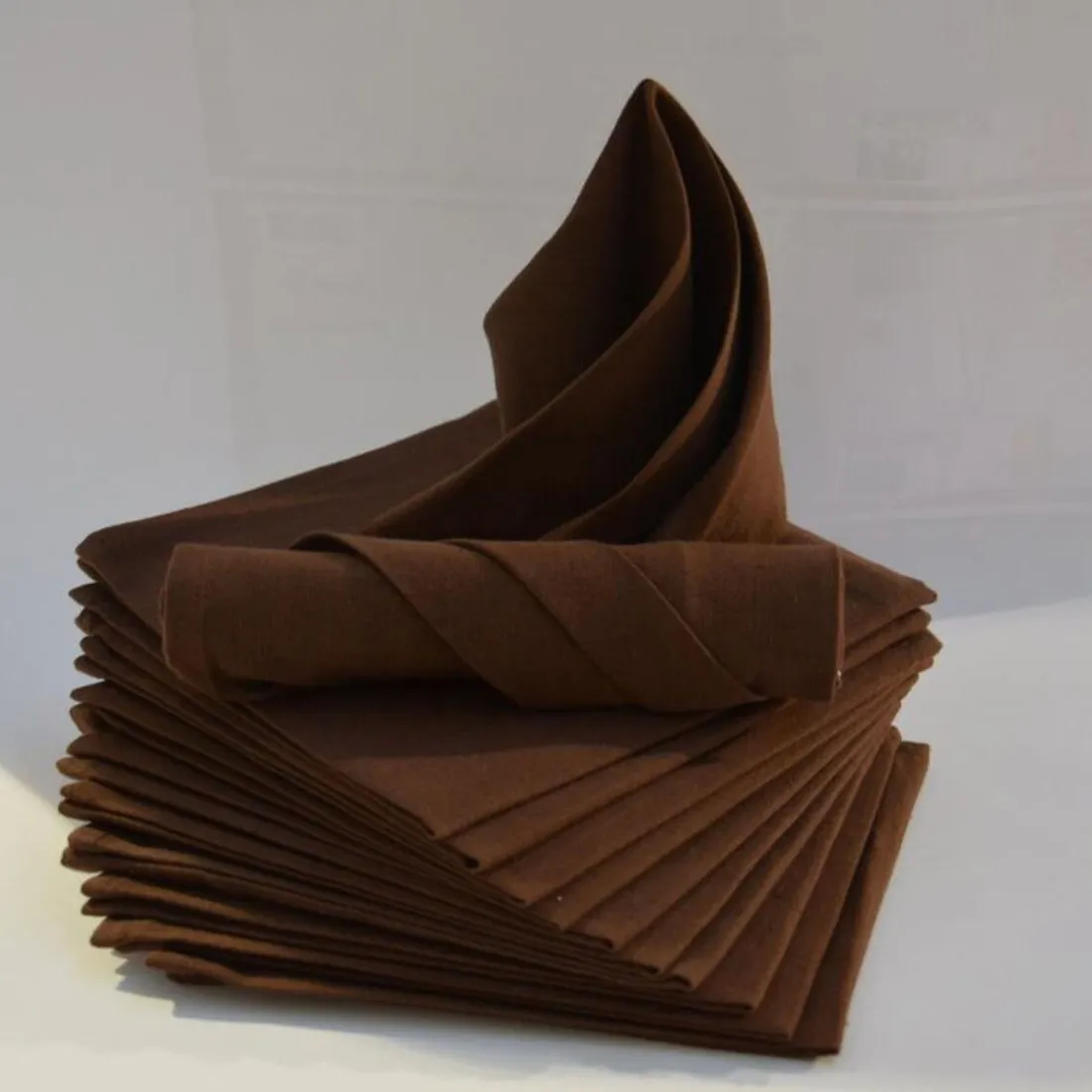 Lot de 12 serviettes de table carré en coton chocolat 44 x44 cm