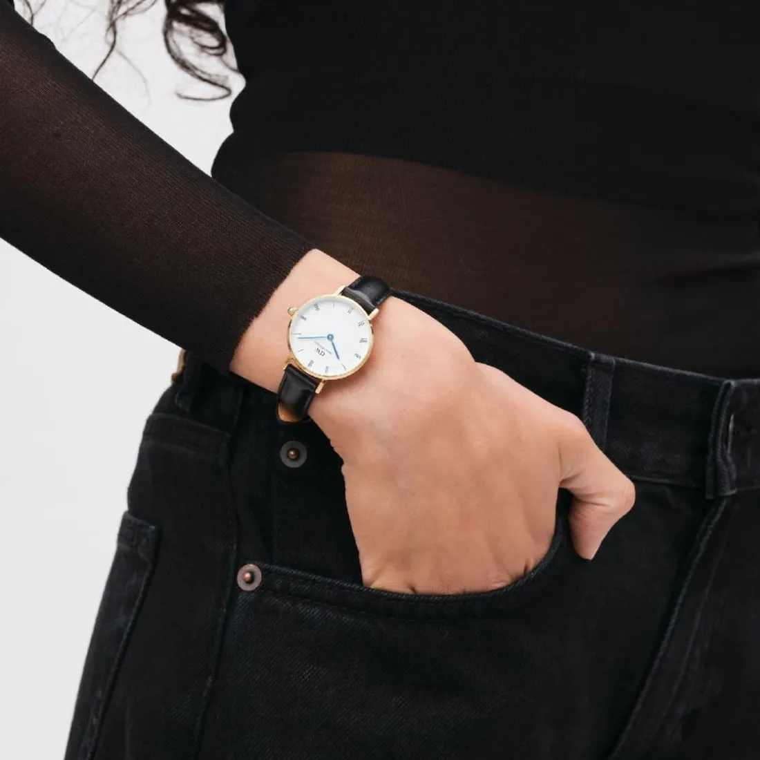 Montre Femme Daniel Wellington Roman Numerals - DW00100686 Bracelet Cuir Noir