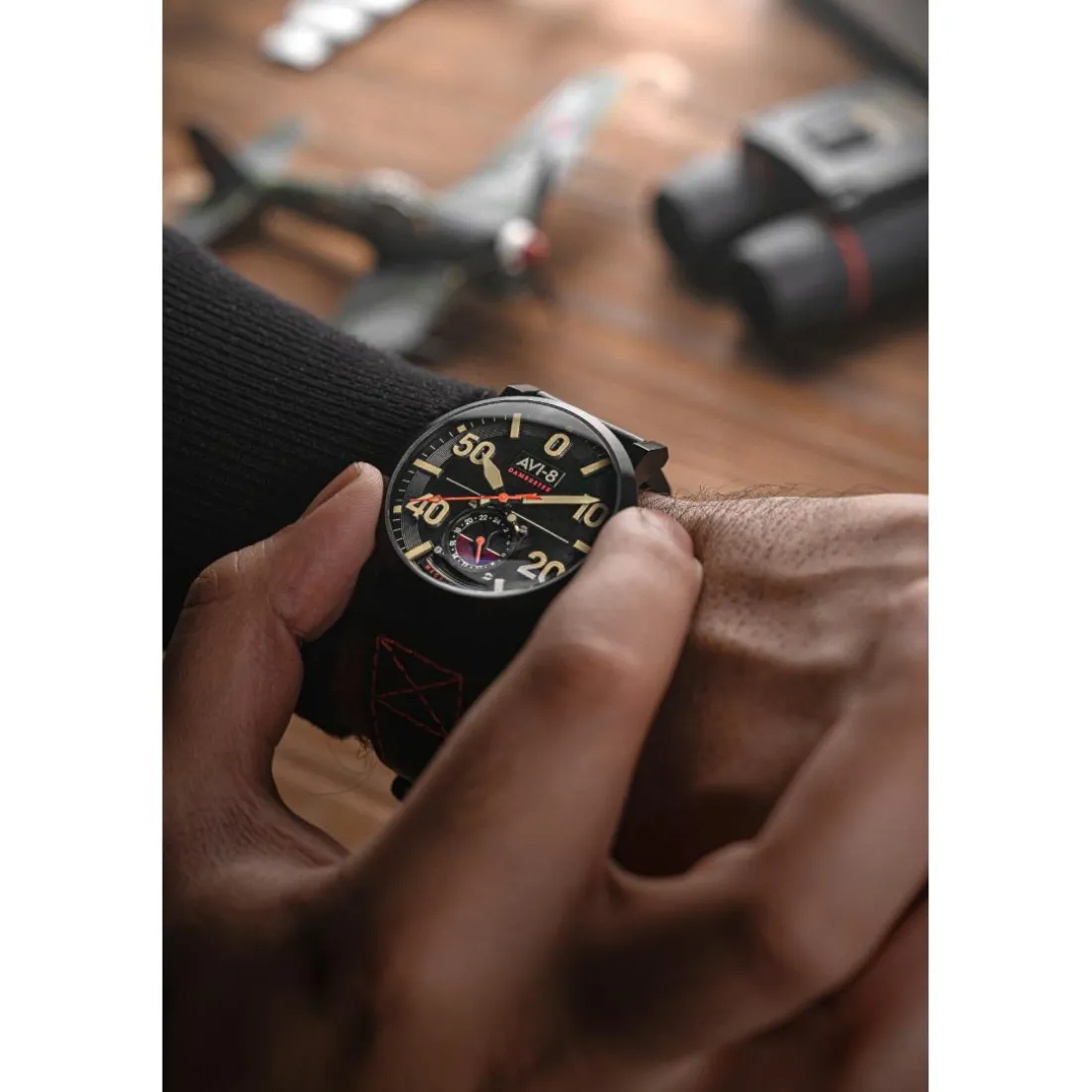Montre Homme AVI-8 Dambuster Chadwick Meca-Quartz - AV-4113-03 Bracelet Cuir Noir