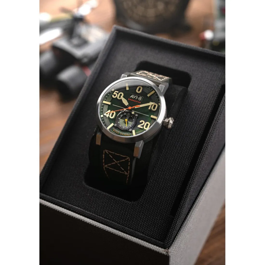 Montre Homme AVI-8 Dambuster Chadwick Meca-Quartz - AV-4113-02 Bracelet Cuir Vert