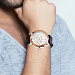 Montre homme quartz par Pascal Szerman dorée rose fond blanc