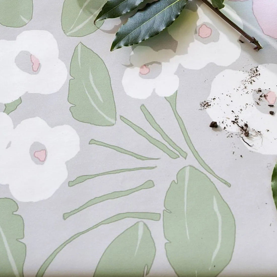 Nappe en Toile cirée BLOOM ROMANTIC à fleurs blanches et roses
