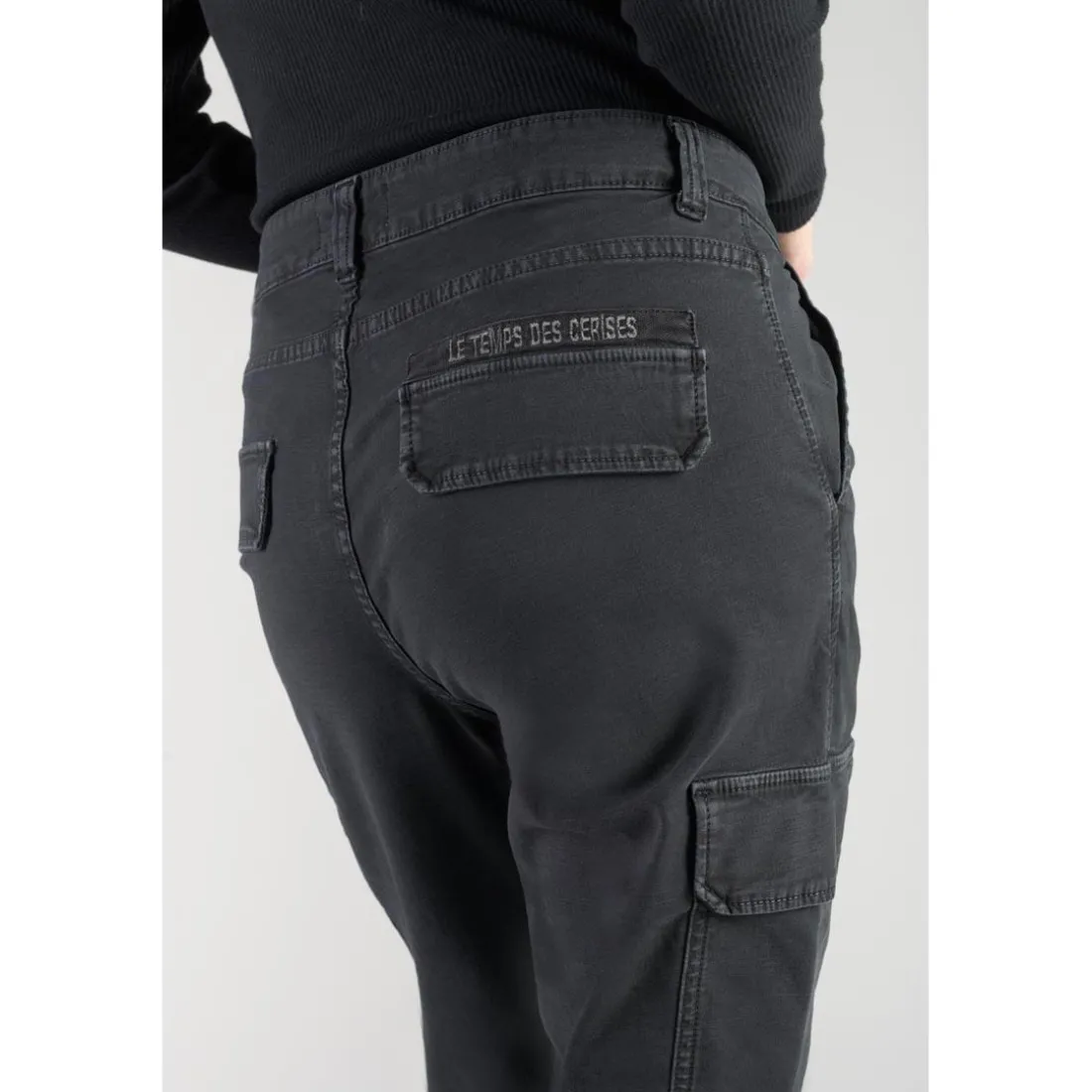 Pantalon cargo CASTELLA noir en coton