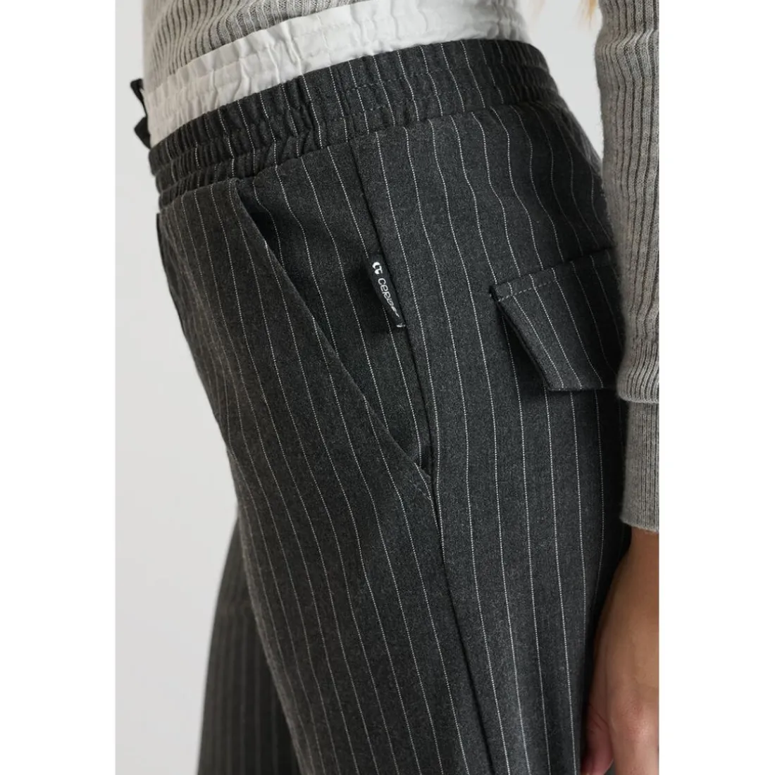 Pantalon droite IONAGI gris Sam