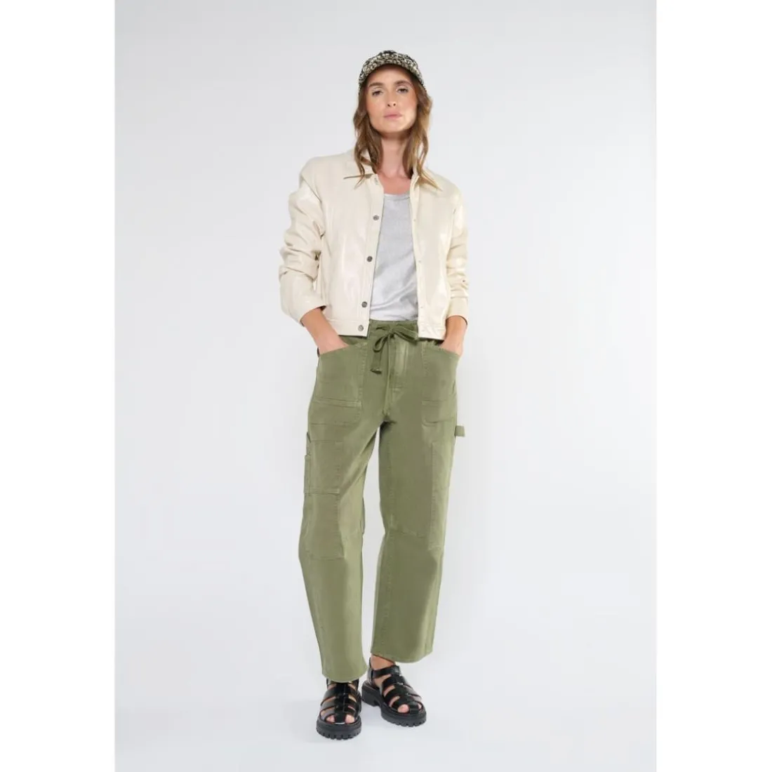 Pantalon loose, large, grandes poches plaquées MADIE kaki vert en coton Joy