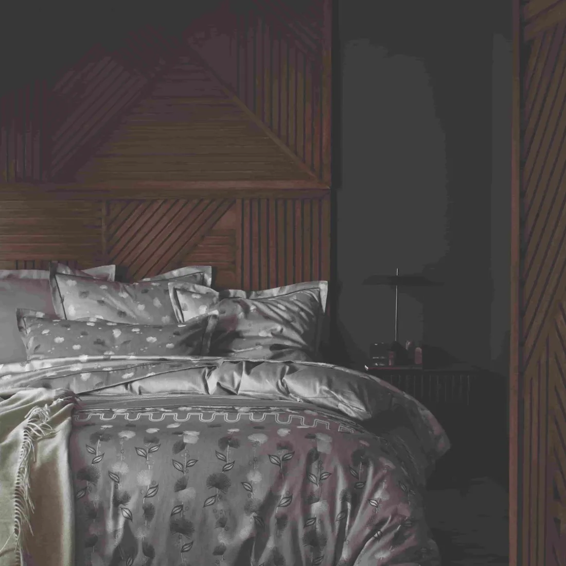 Parure drap plat 240 x 300 cm + 2 taies 65 x 65 satin jacquard KYOTO Graphite