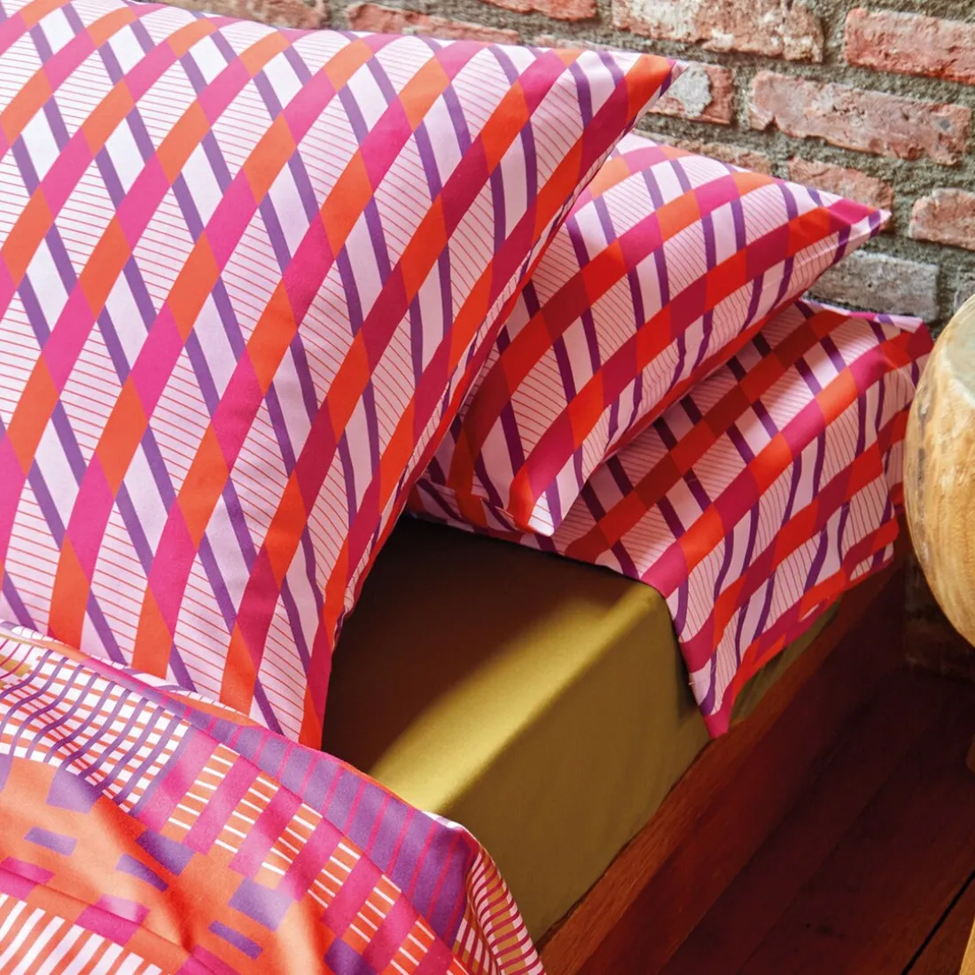 Parure drap plat 240x230cm + 2 taies 65 x 65 satin FUSION Ultraviolet