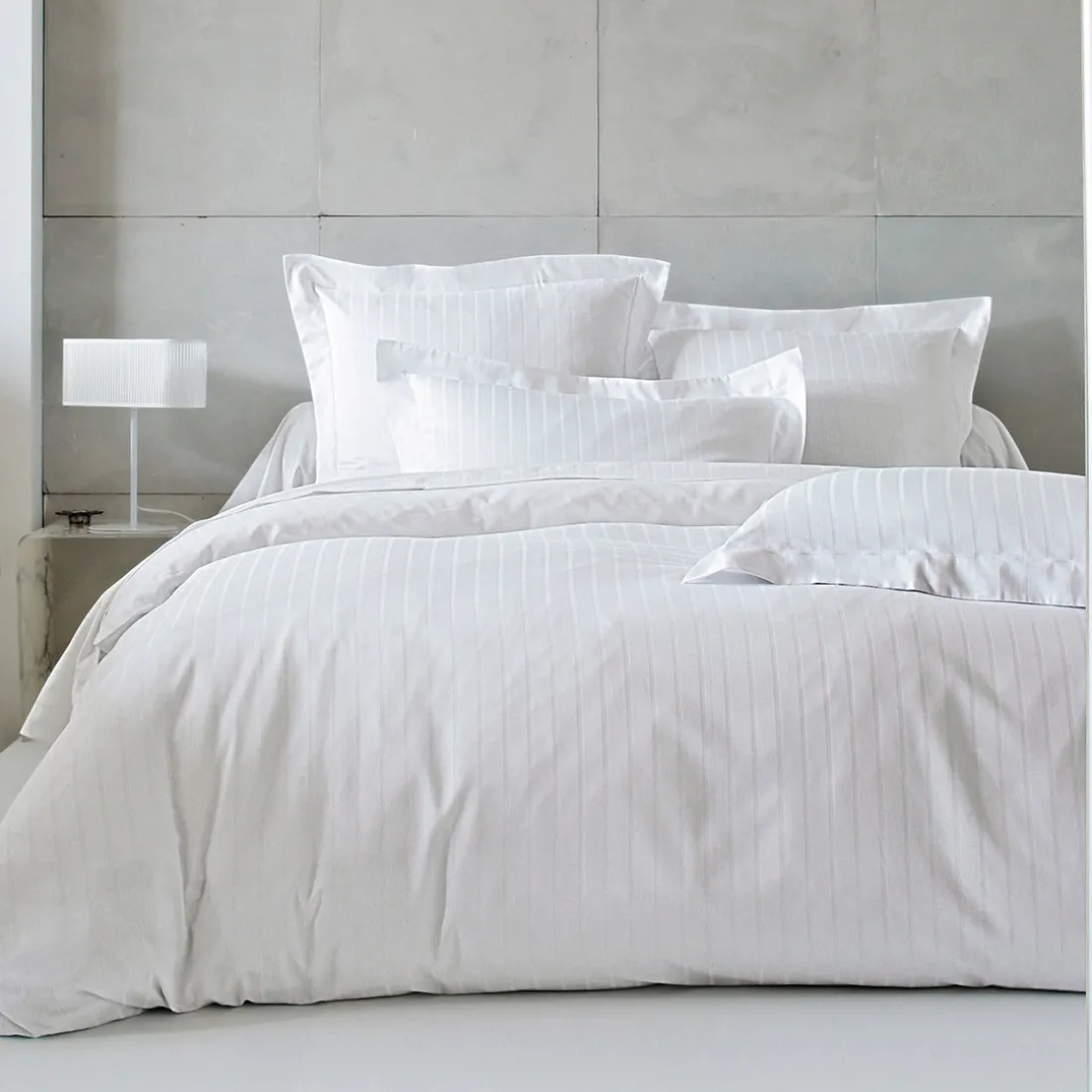 Parure Housse de Couette et 2 Taies d'oreiller DIVINE Bourdon Blanc
