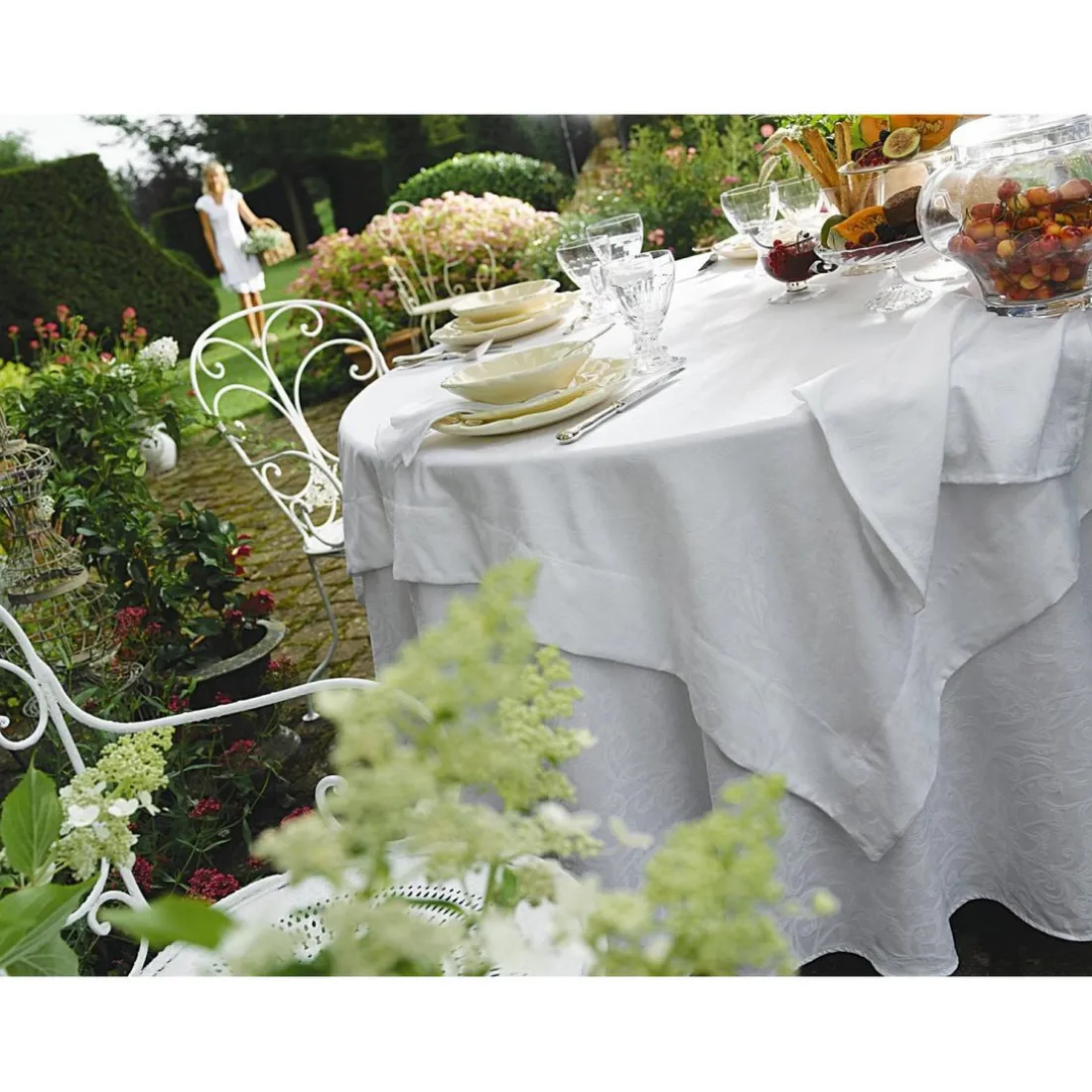 Parure Nappe Rectangulaire Encadrée et 8 Serviettes Blanc