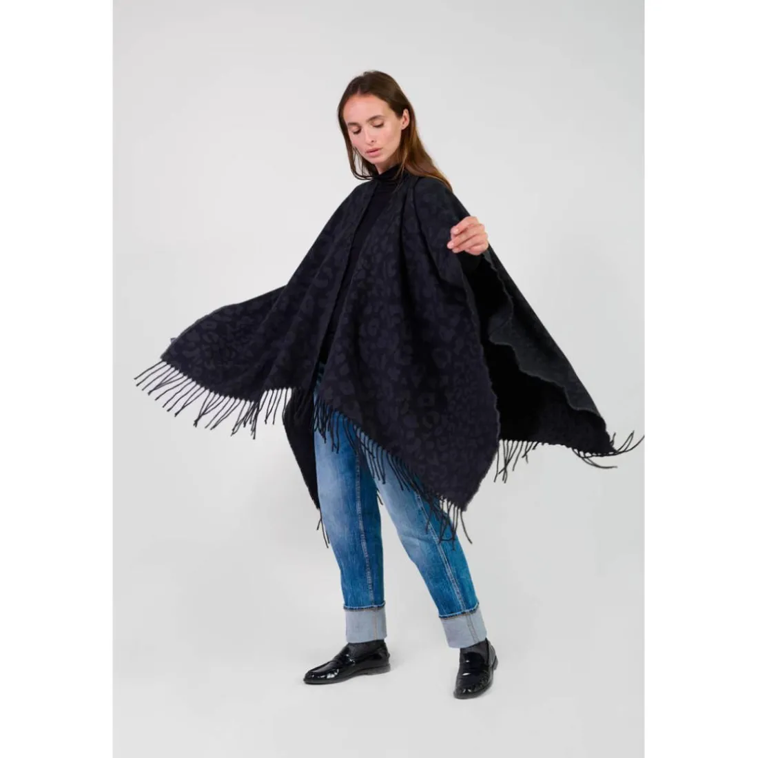 Poncho CARZOLA noir Mae