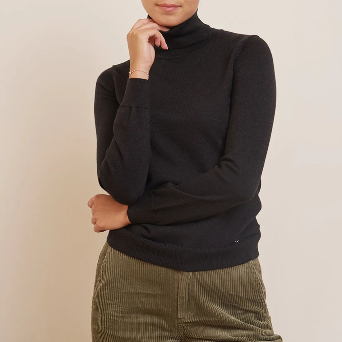 Pull col roulé noir
