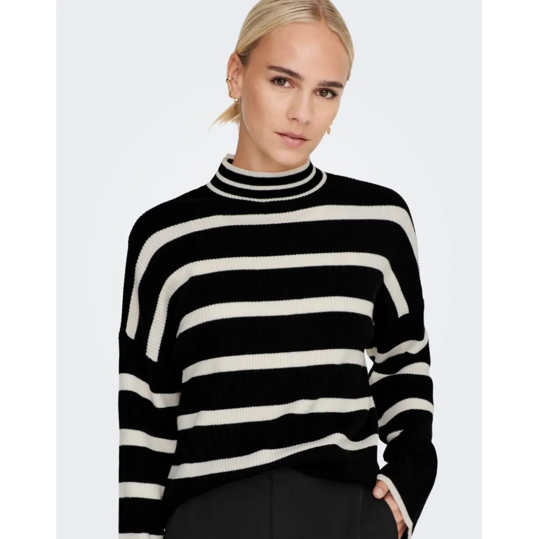 Pull en maille col haut col haut noir Adele