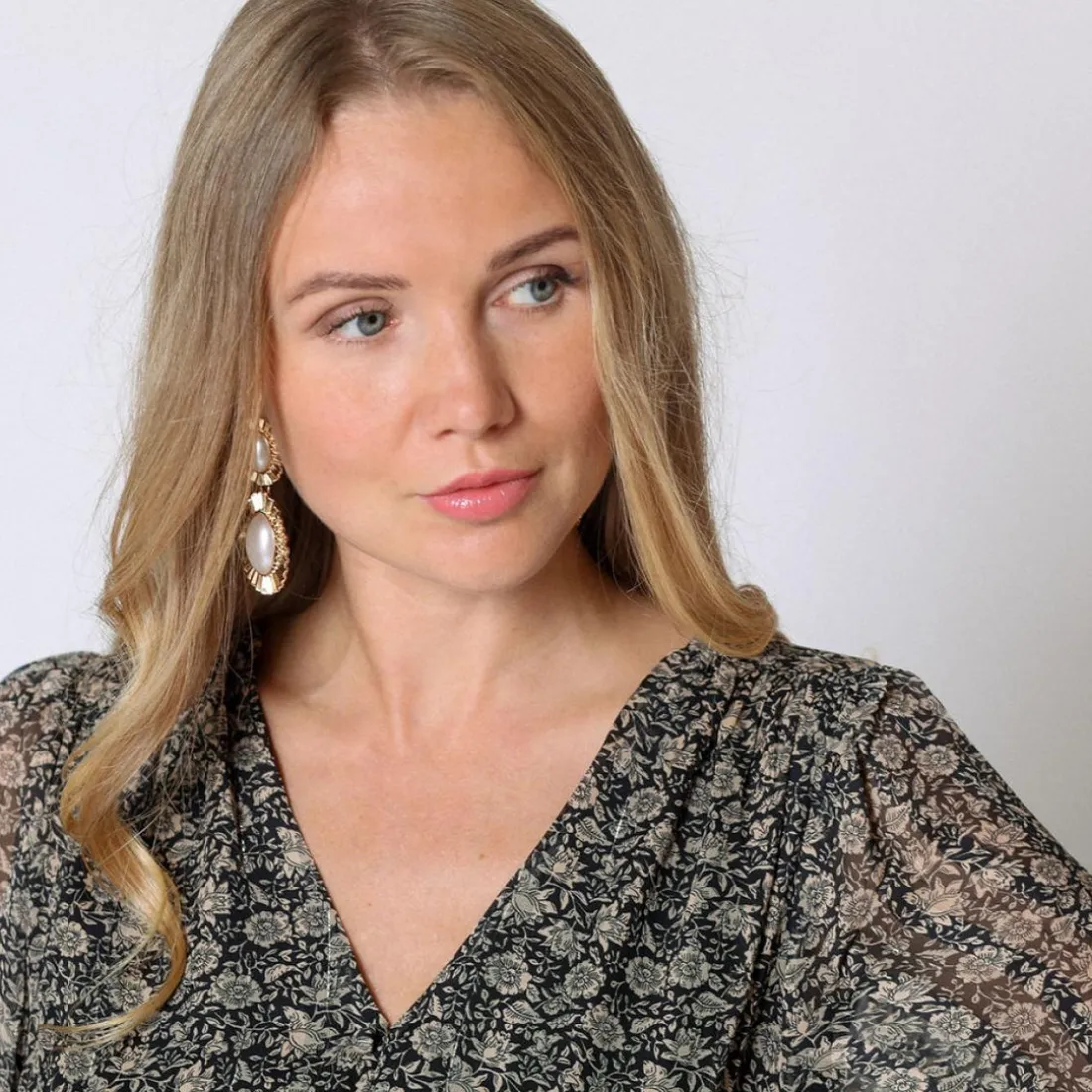 Robe courte fleurie Béatrice noir