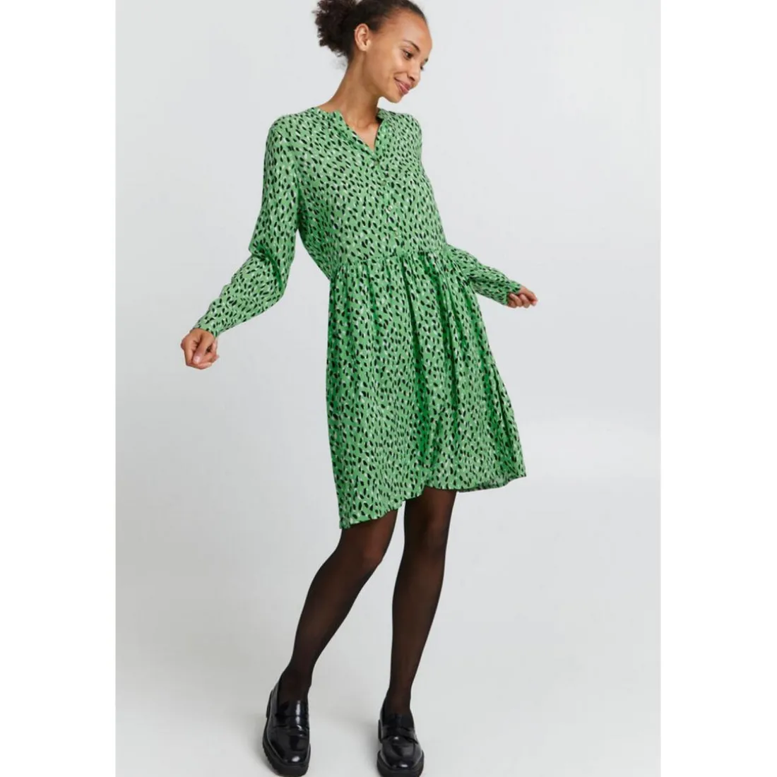 Robe courte verte manches longues en viscose