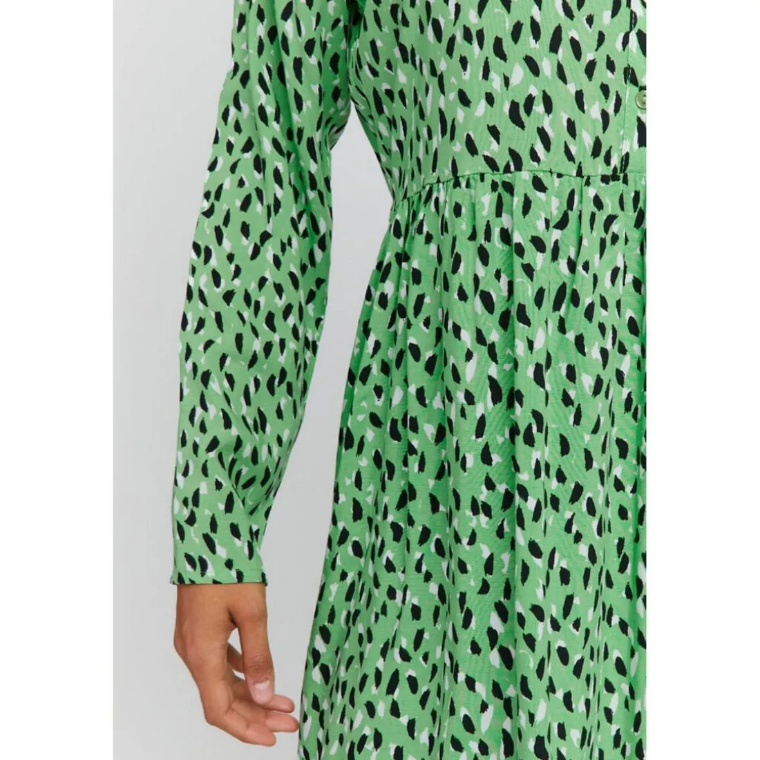Robe courte verte manches longues en viscose