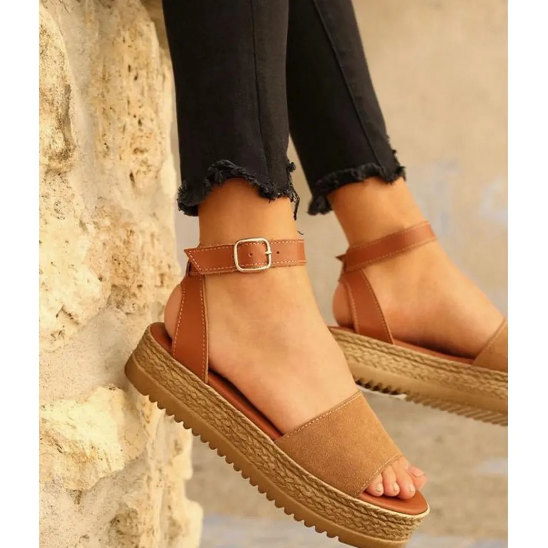 Sandales compensées femme cuir camel à bride fines