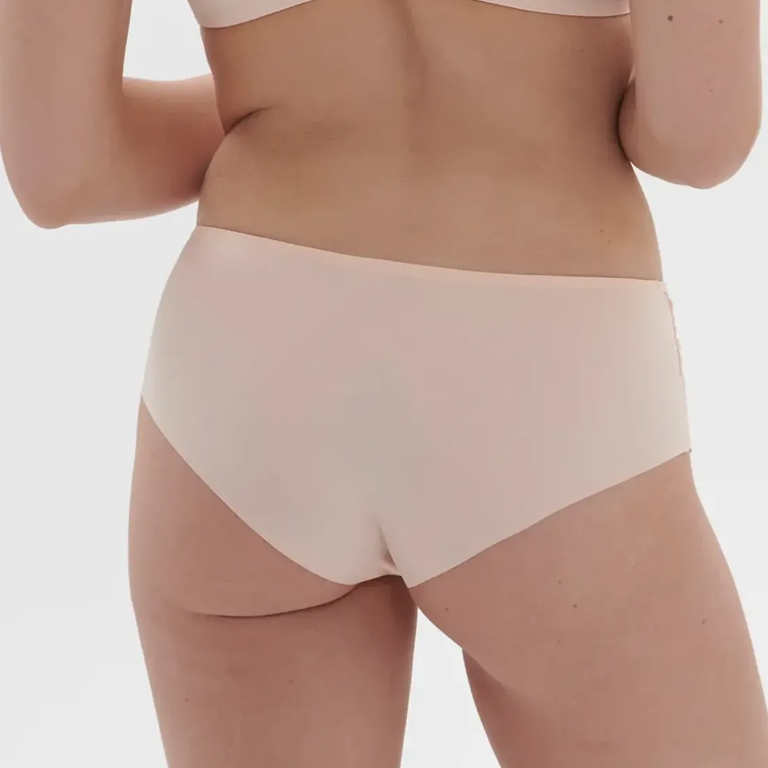 Shorty en broderie guipure