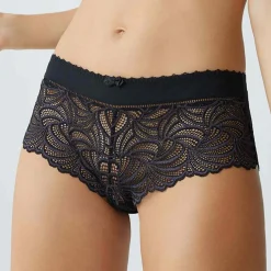 Shorty en Dentelle Ajourée avec Ceinture Large