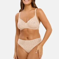 Slip nude