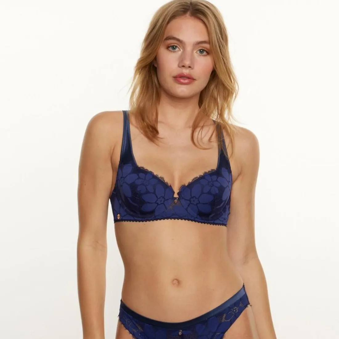 Soutien-gorge ampliforme coque moulée bleu marine Backstage