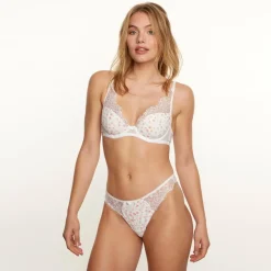 Soutien-gorge ampliforme coque moulée blanc Défilé