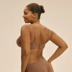 Soutien-gorge avec armature décolleté plongeant