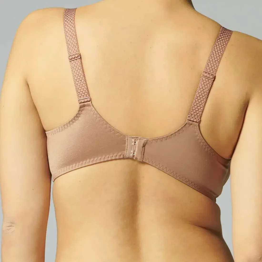Soutien-gorge avec armatures emboîtant