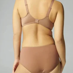 Soutien-gorge avec armatures emboîtant