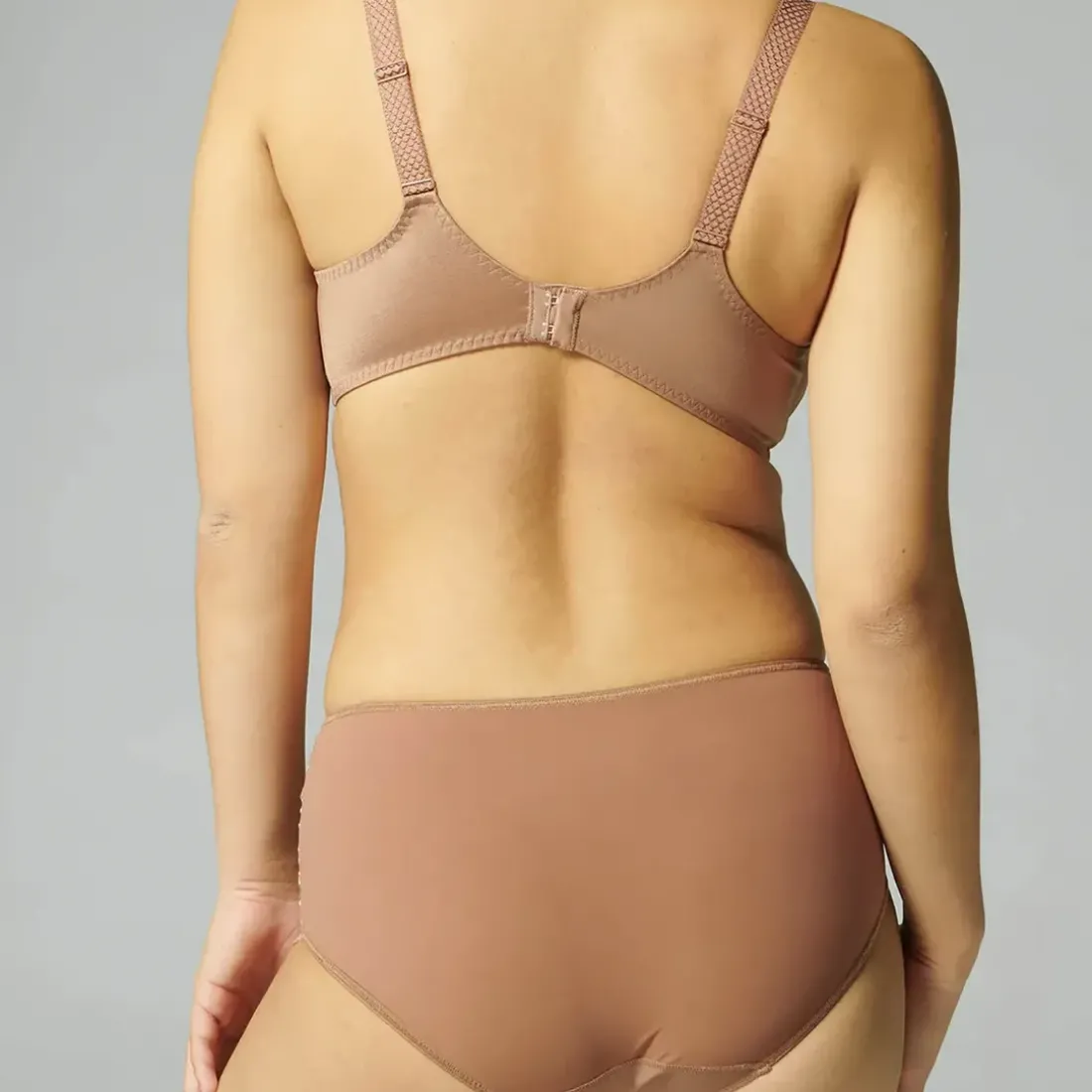 Soutien-gorge avec armatures emboîtant