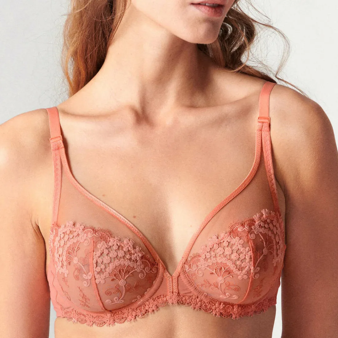 Soutien-gorge avec armatures décolleté plongeant - rose