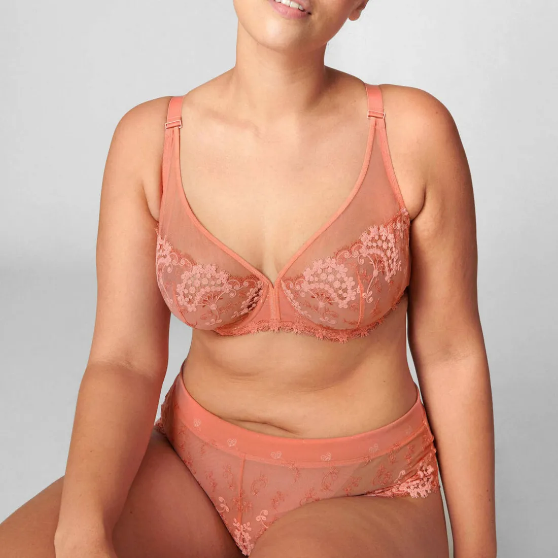 Soutien-gorge avec armatures décolleté plongeant - rose