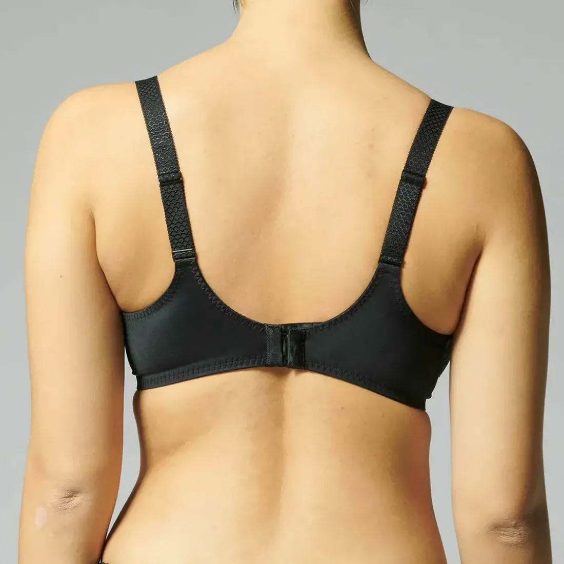 Soutien-gorge avec armatures moulé rigide noir