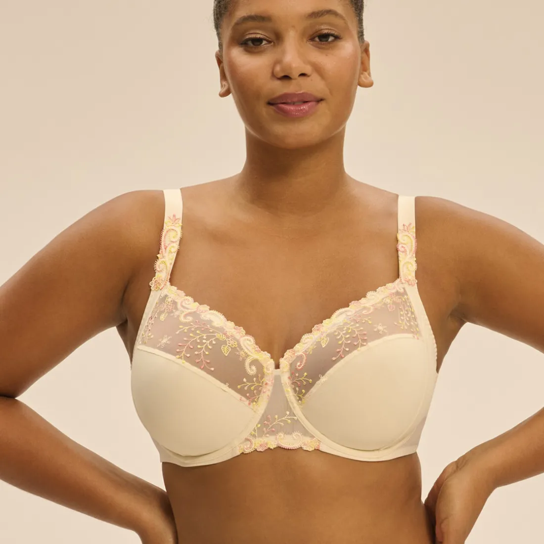 Soutien-gorge avec armature emboitant