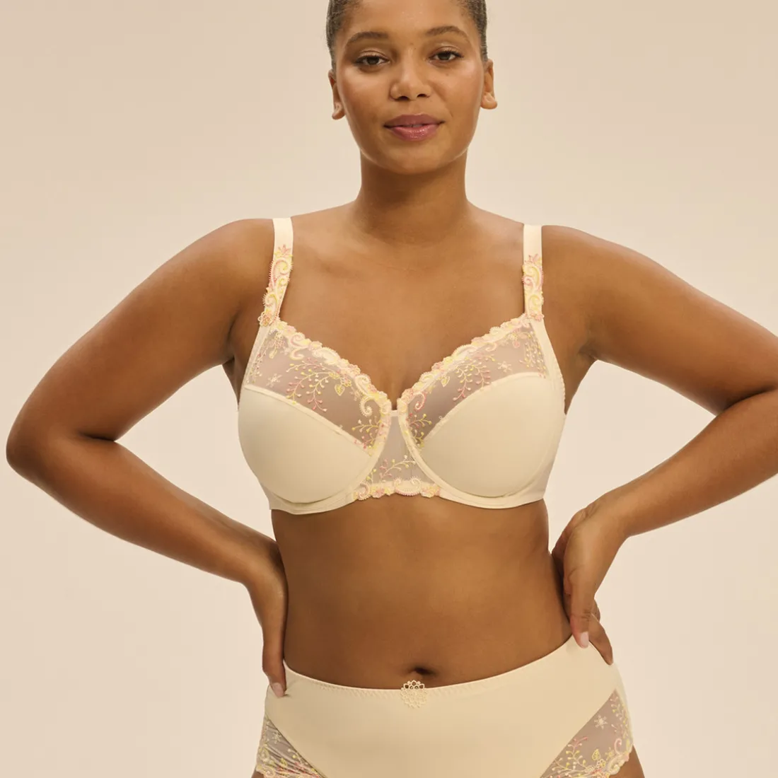 Soutien-gorge avec armature emboitant