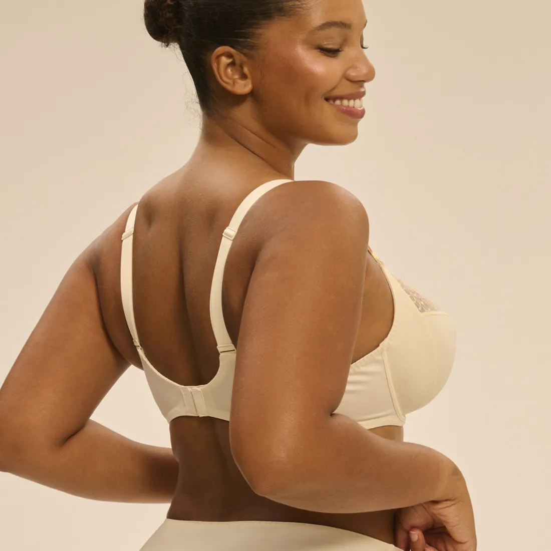 Soutien-gorge avec armature emboitant