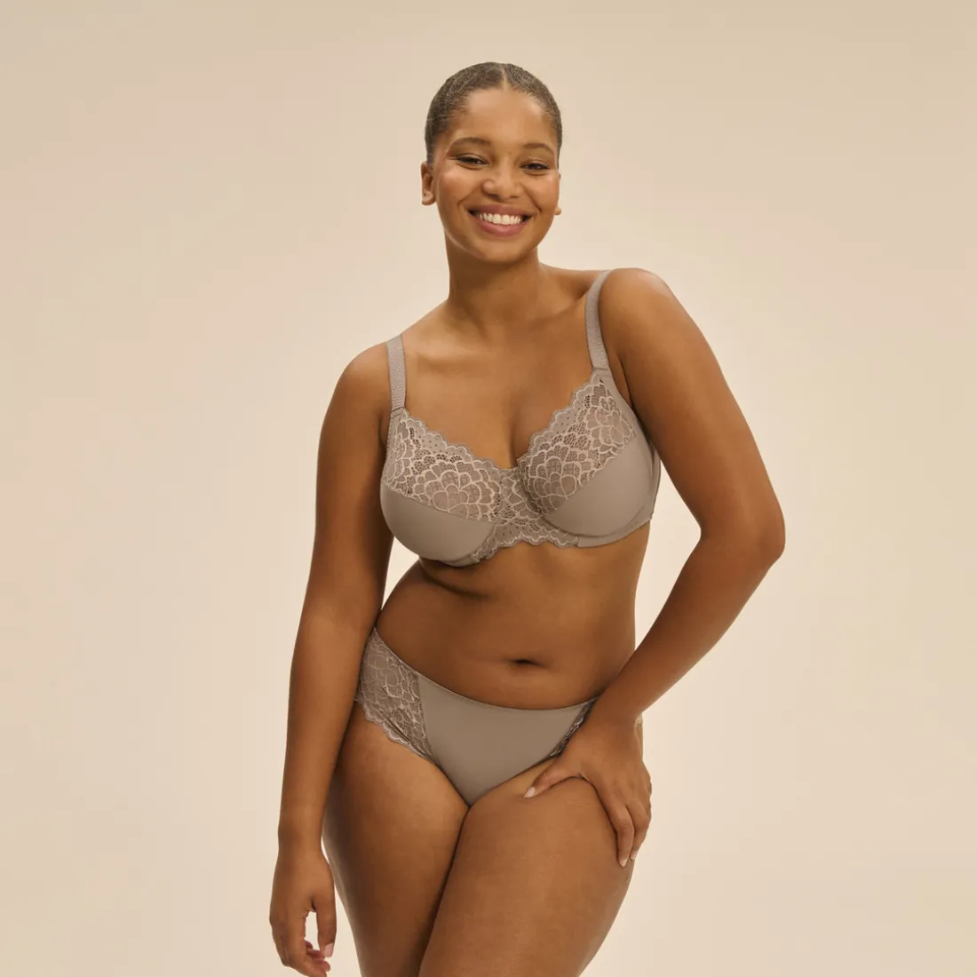 Soutien-gorge avec armature emboitant