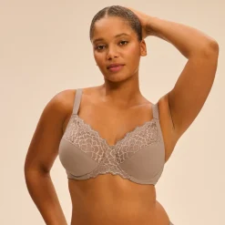 Soutien-gorge avec armature emboitant