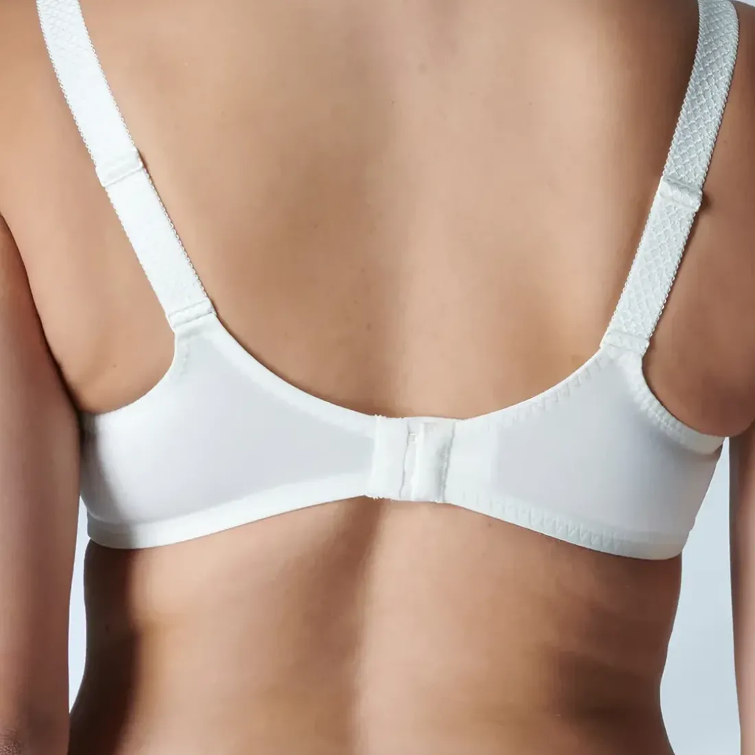 Soutien-gorge avec armatures emboîtant naturel