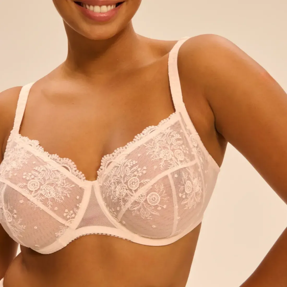 Soutien-gorge avec armature emboitant