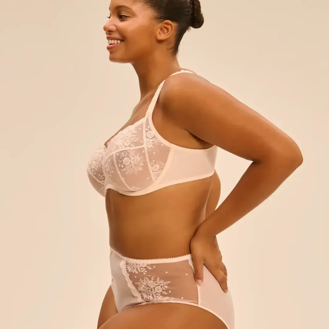 Soutien-gorge avec armature emboitant