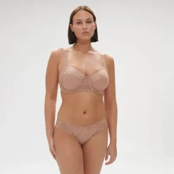 Soutien-gorge avec armature décolleté carré