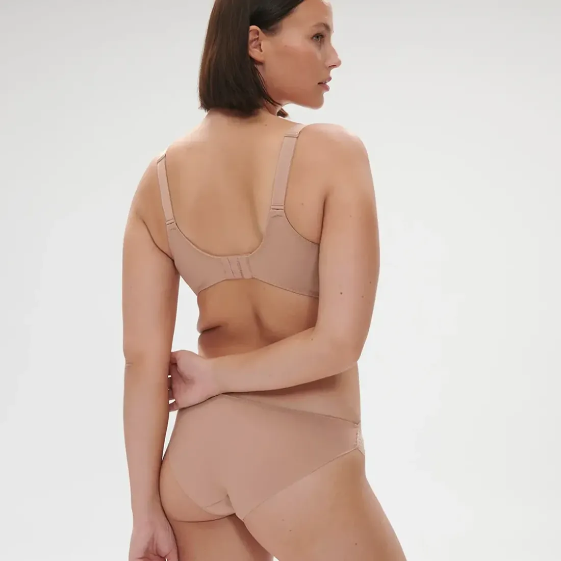 Soutien-gorge avec armature décolleté carré