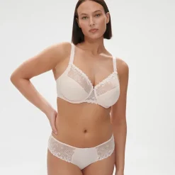 Soutien-gorge avec armatures emboitant