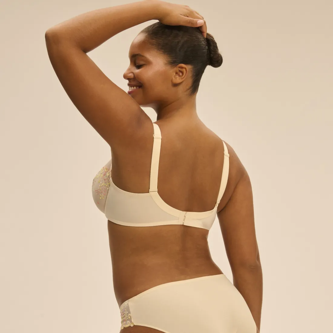 Soutien-gorge avec armatures décolleté plongeant Pampa