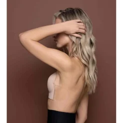 Soutien-gorge bandeau adhésif dos nu et décolleté plongeant chair