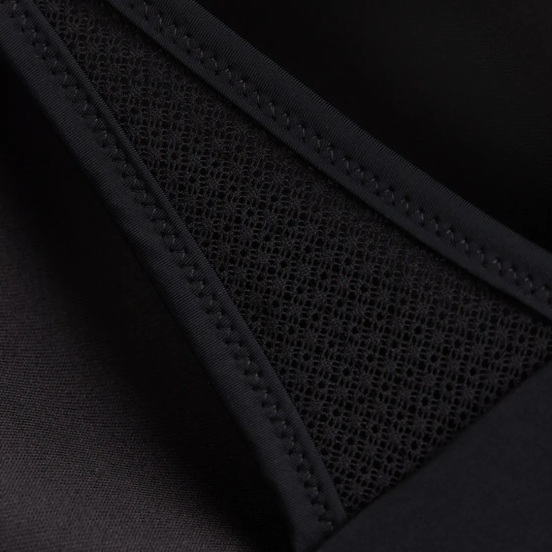 Soutien-gorge coques fines armatures noir