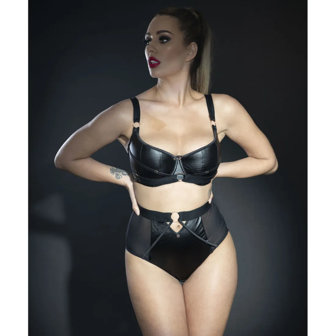 Soutien-gorge corbeille armatures demi-sein noir en viscose