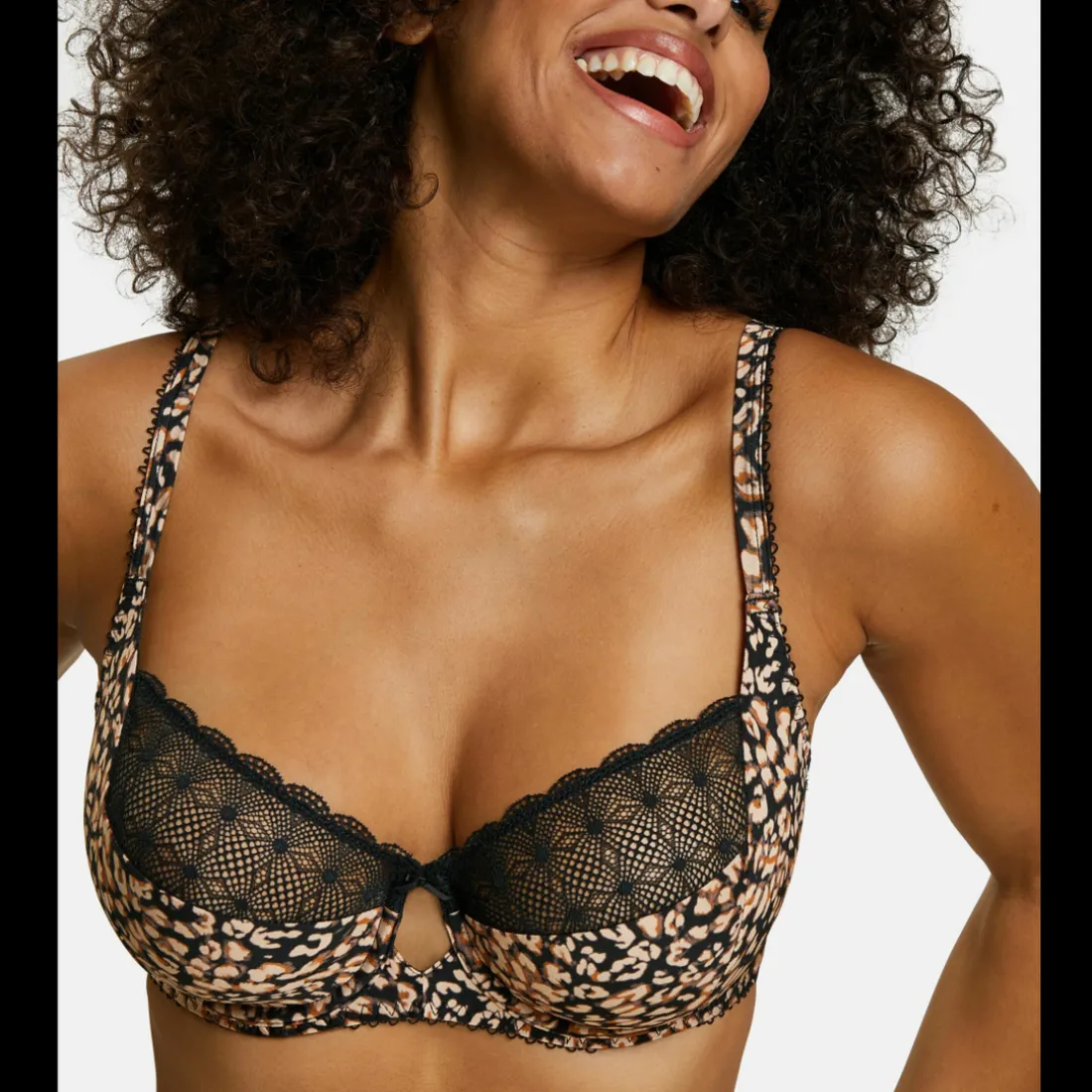 Soutien-gorge emboitant avec armatures - Noir