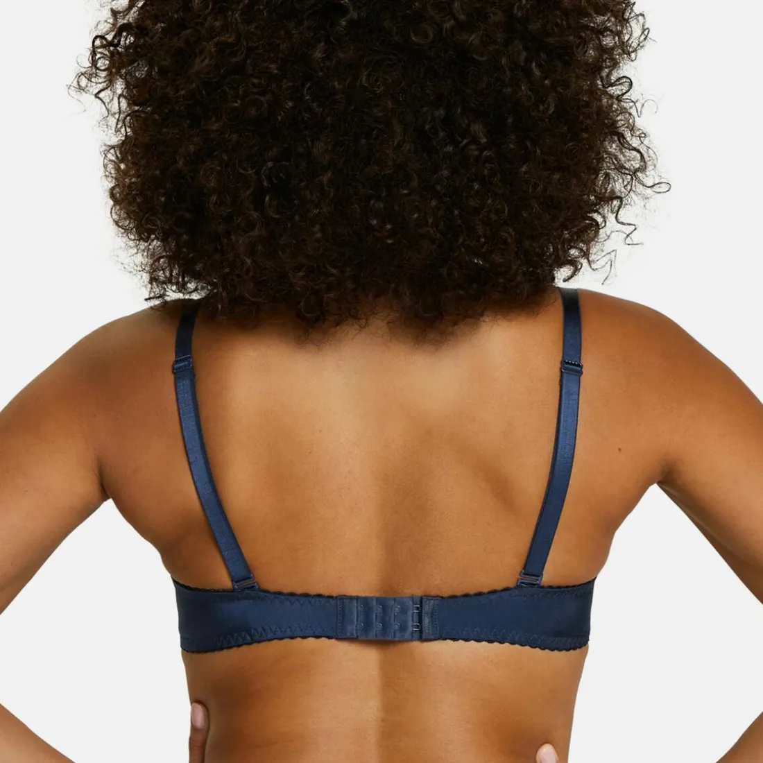 Soutien-gorge emboitant avec armatures