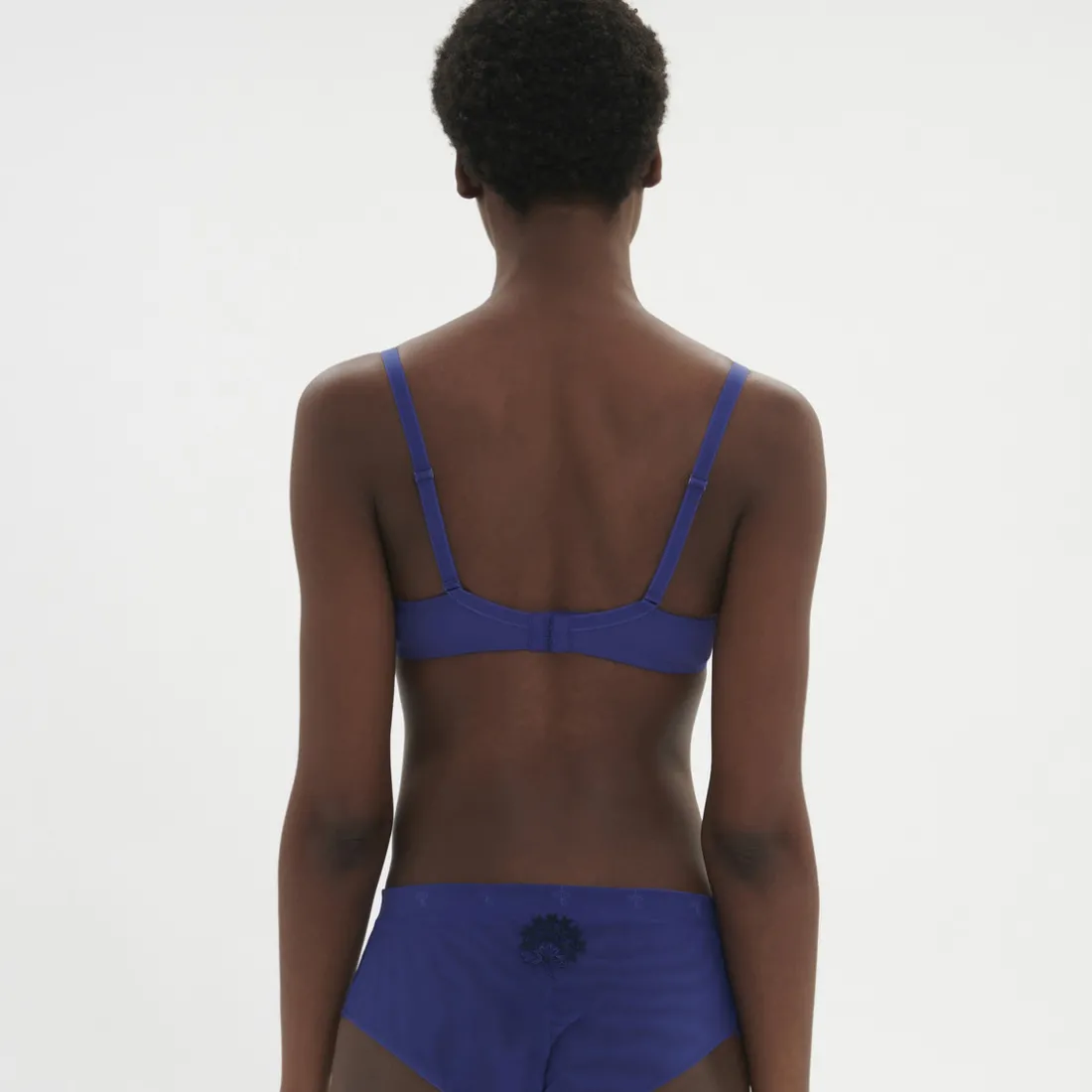 Soutien-gorge emboitant décolleté plongeant bleu